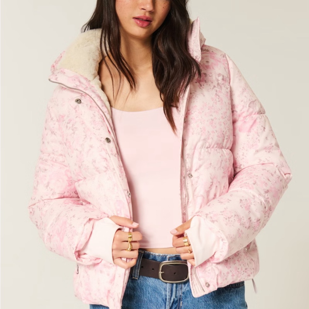 GORGEOUS Hollister Pink Floral Puffer Jacket! BRAND NEW